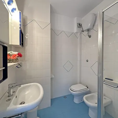179 - Trilocale Al Primo Piano Al Pineta A 100 Mt Dal Mare, Con Vista- Inclusa Nel Prezzo Apartment